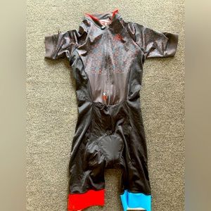 Onnor brand triathlon suit in like-new condition